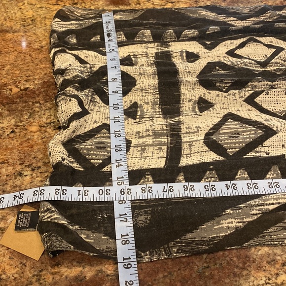 Black & Light Grey, 19” x 33” Aztec Design Scarf, NWT - Picture 8 of 8